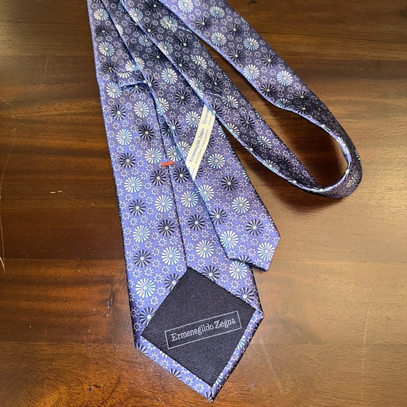 ERMENEGILDO ZEGNA Navy Cream Abstrack Floral Silk Tie - Picture 2 of 5